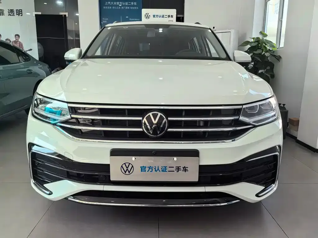 Volkswagen Tiguan L — фото 2