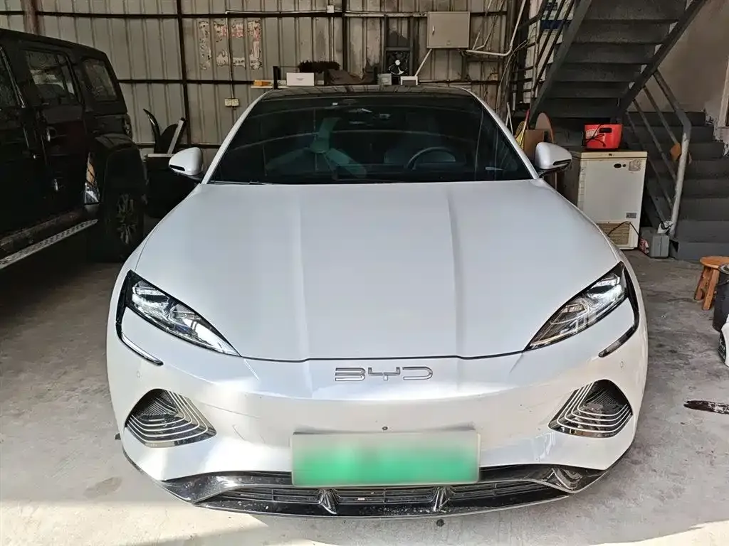 BYD Seal — фото 3
