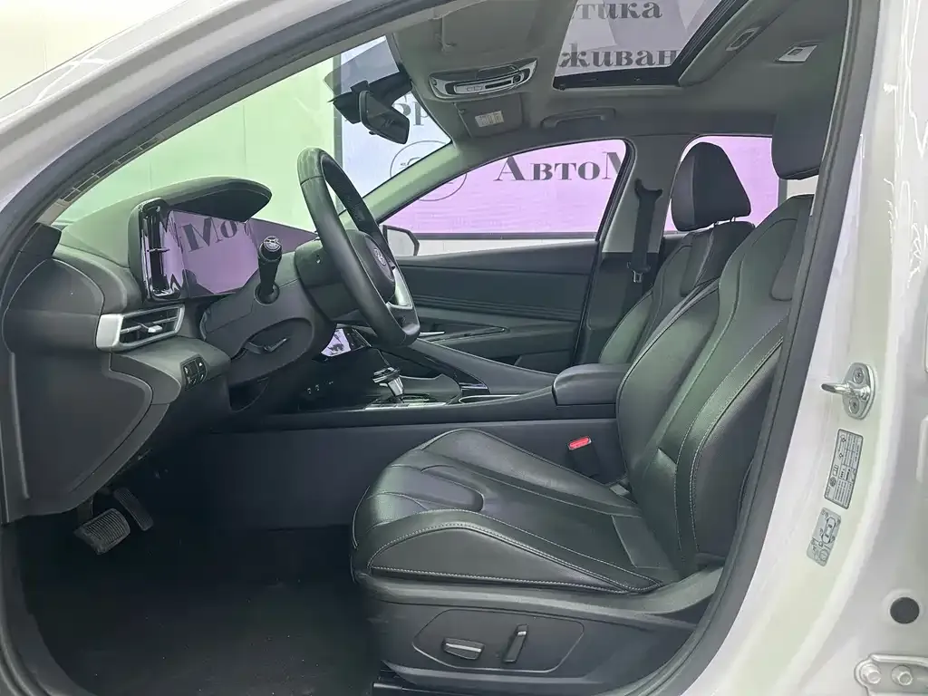 Hyundai Elantra — фото 4