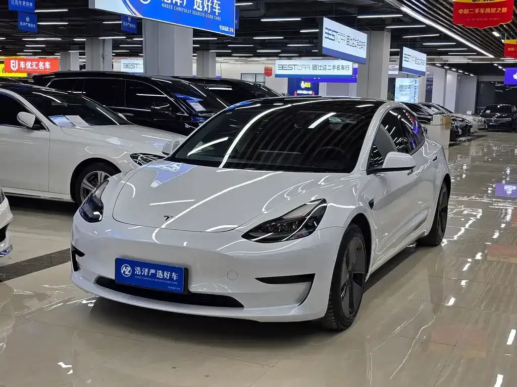 Tesla Model 3 — фото 1