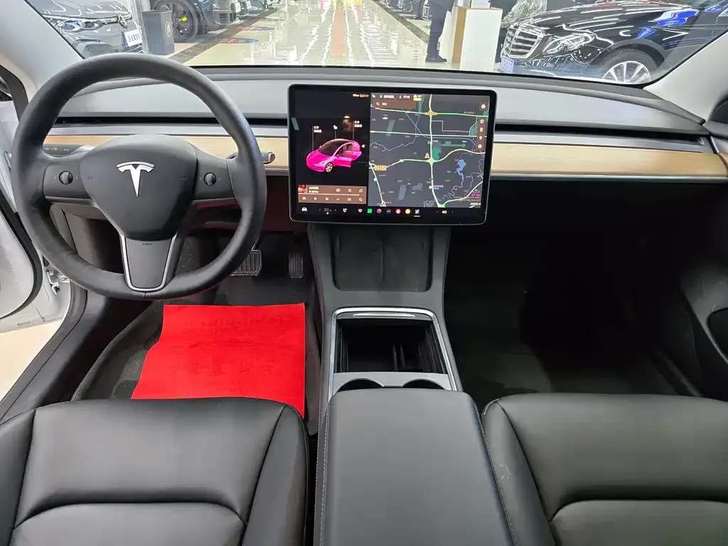 Tesla Model 3 — фото 10