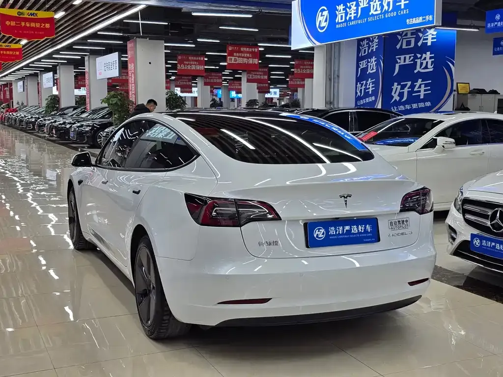 Tesla Model 3 — фото 4