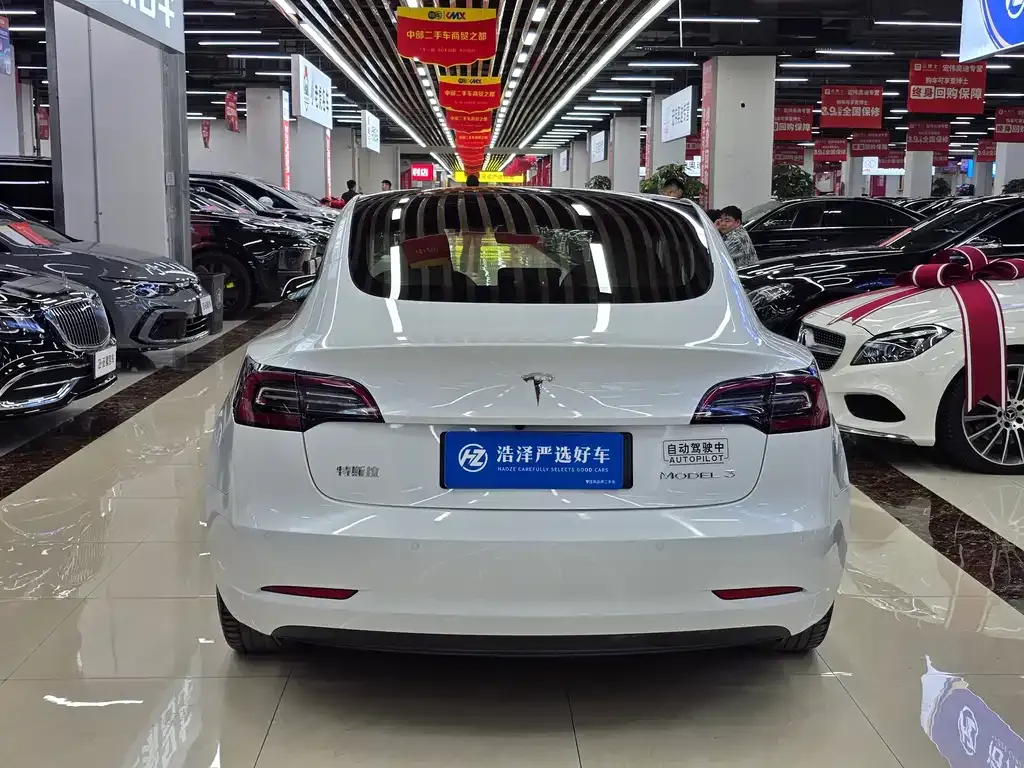 Tesla Model 3 — фото 5