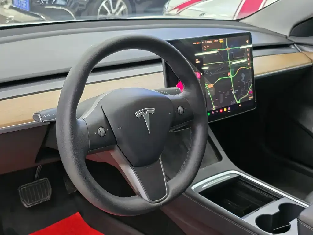 Tesla Model 3 — фото 7