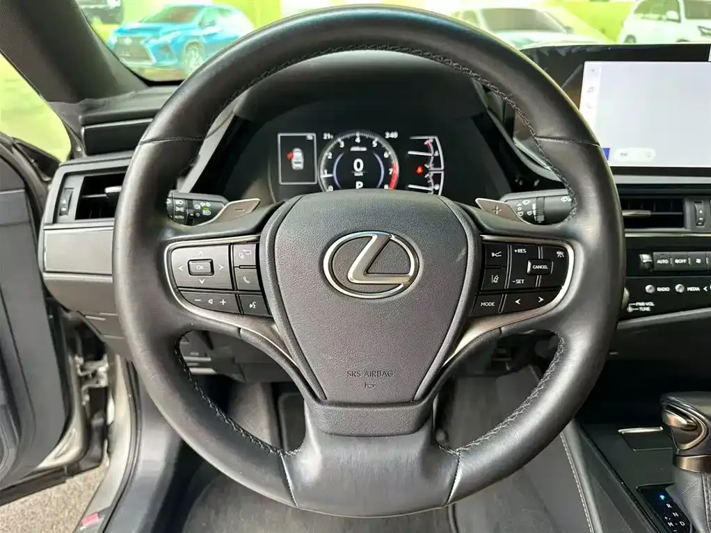 Lexus ES — фото 8