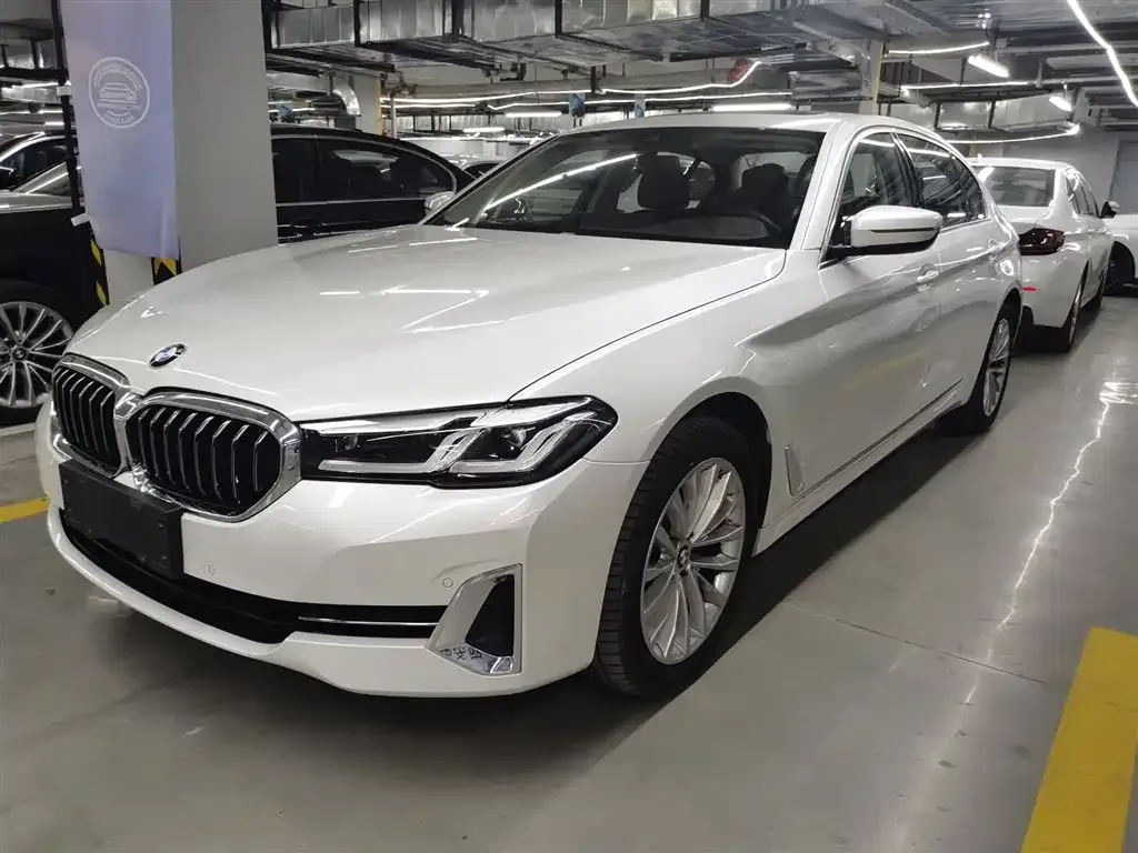 BMW 5 Series — фото 1