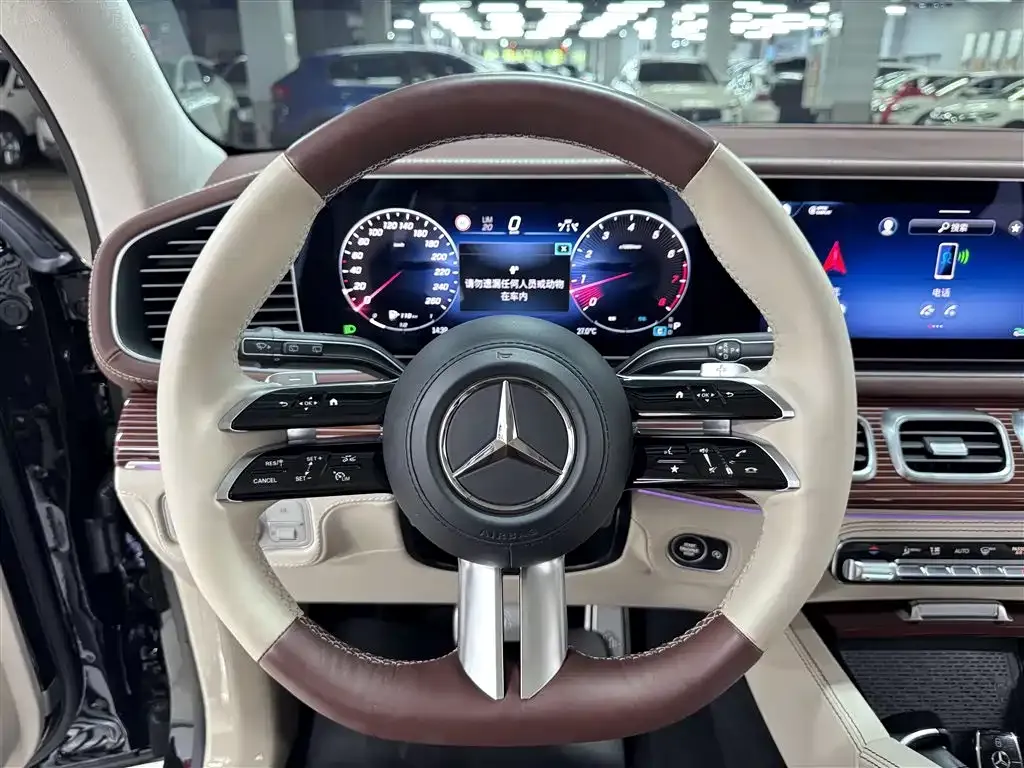 Mercedes-Benz GLS — фото 9