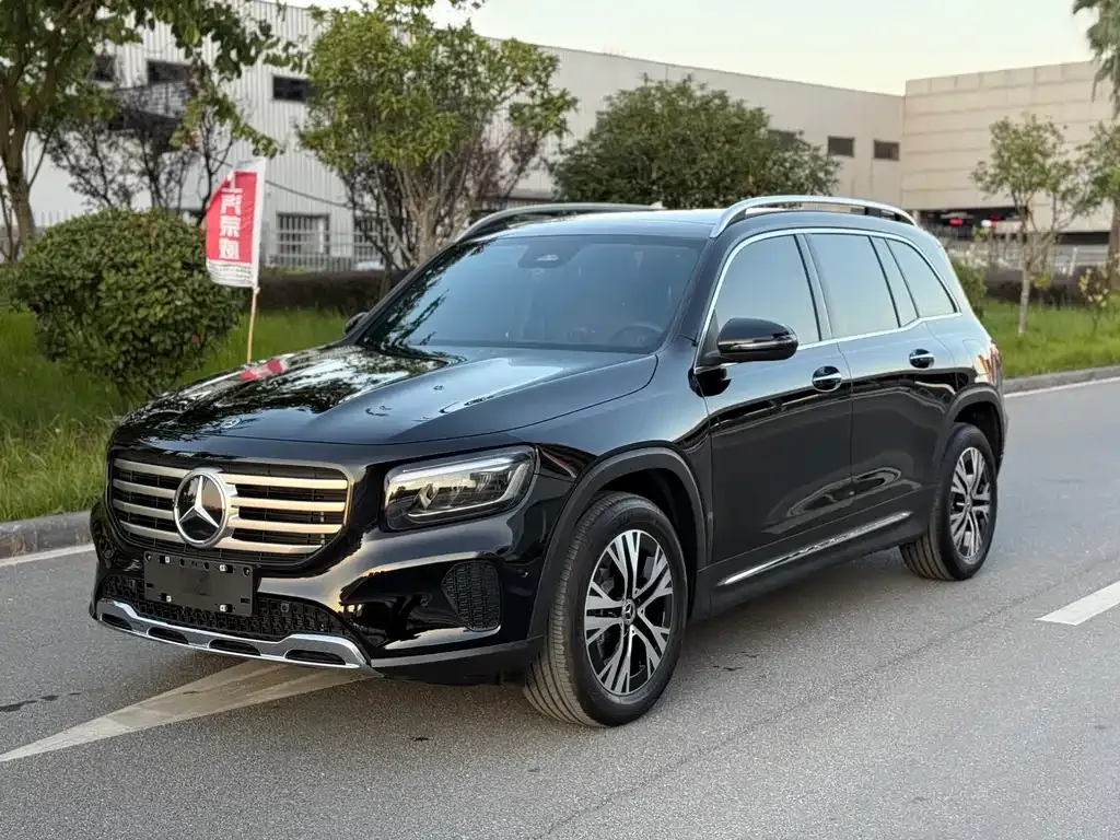 Mercedes-Benz GLB — фото 1