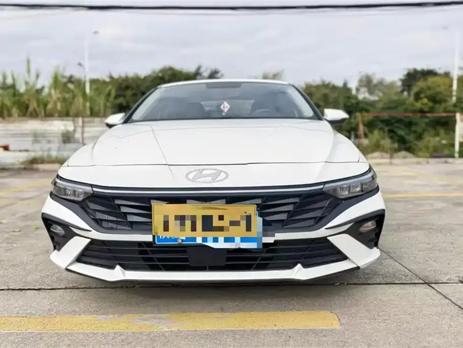 Hyundai Elantra — фото 2