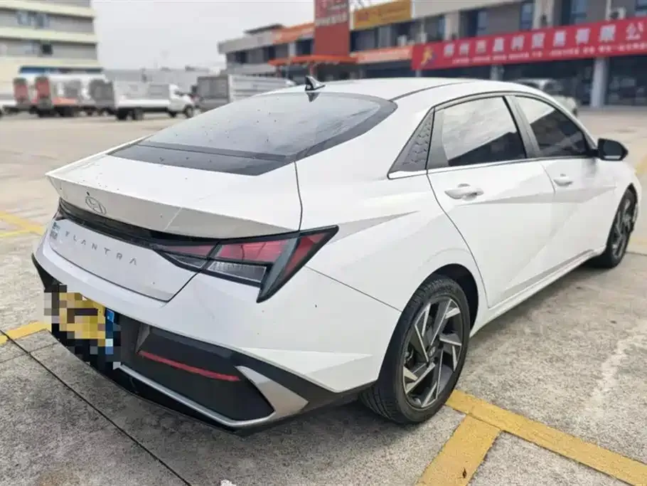 Hyundai Elantra — фото 4