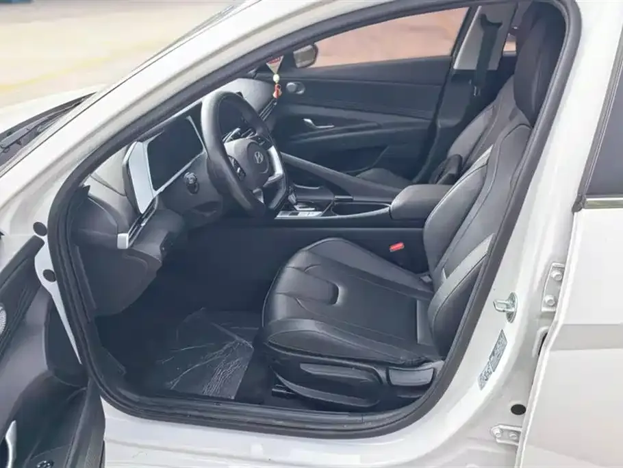 Hyundai Elantra — фото 9