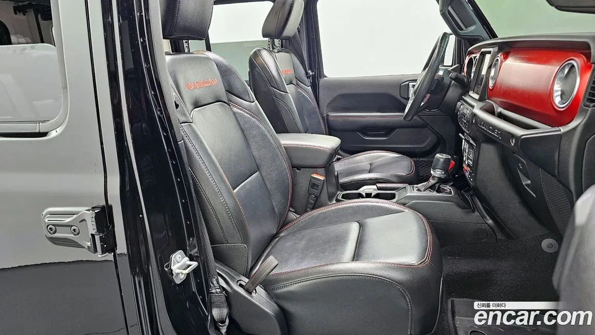 Jeep Wrangler — фото 10