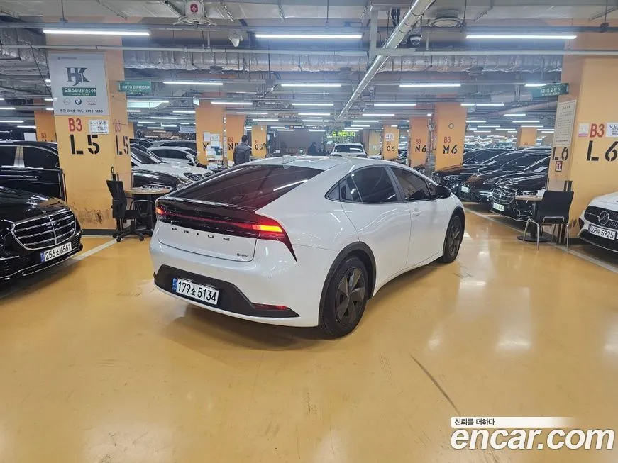 Toyota Prius — фото 3