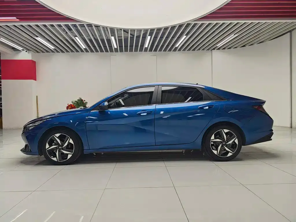 Hyundai Elantra — фото 2