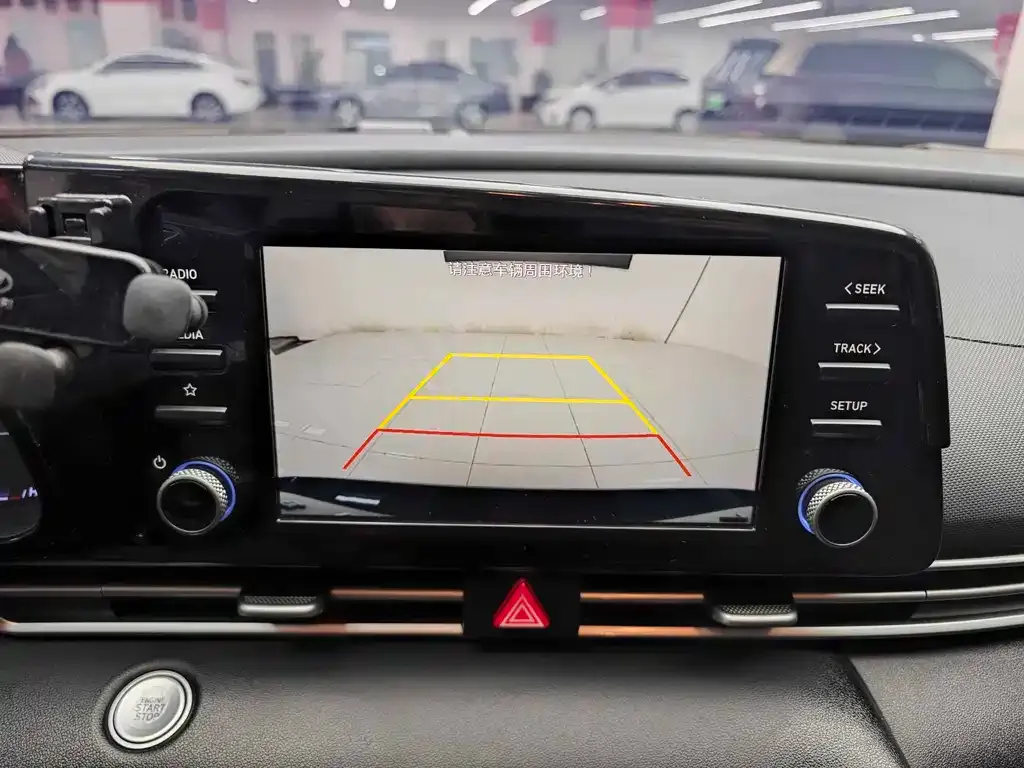 Hyundai Elantra — фото 9