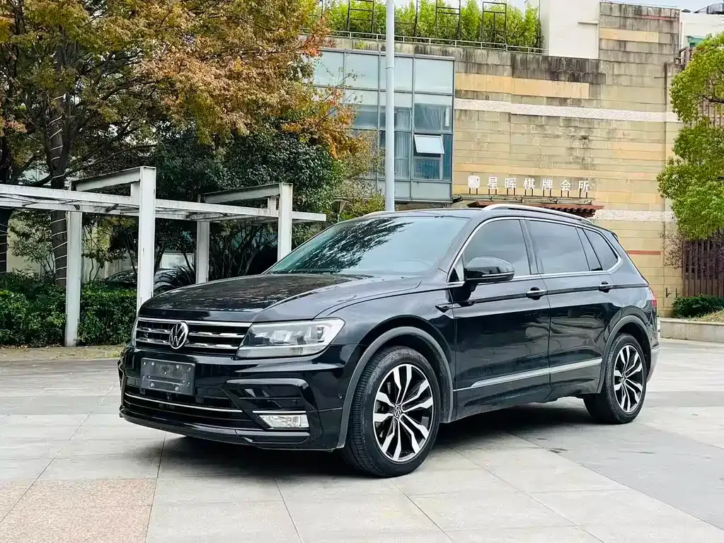 Volkswagen Tiguan L — фото 1