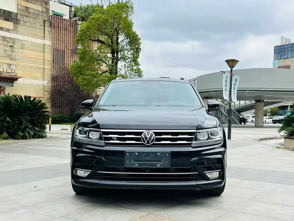 Volkswagen Tiguan L — фото 2
