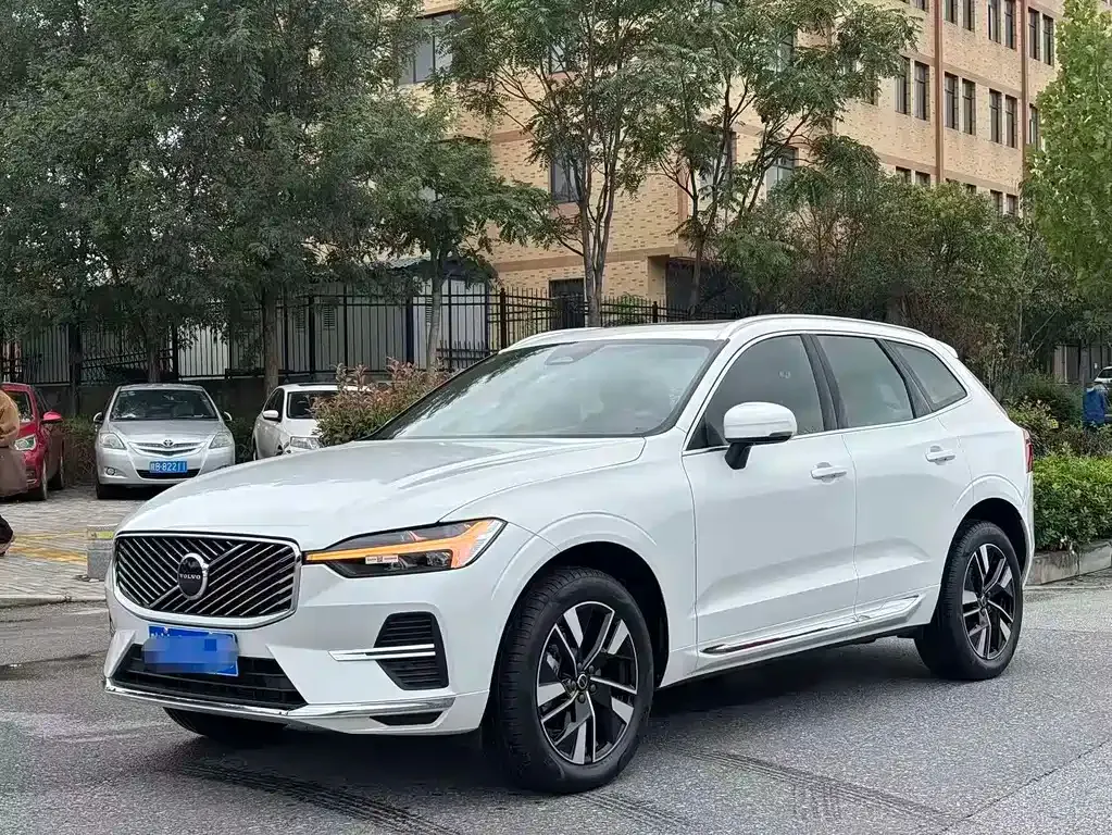 Volvo XC60 — фото 1