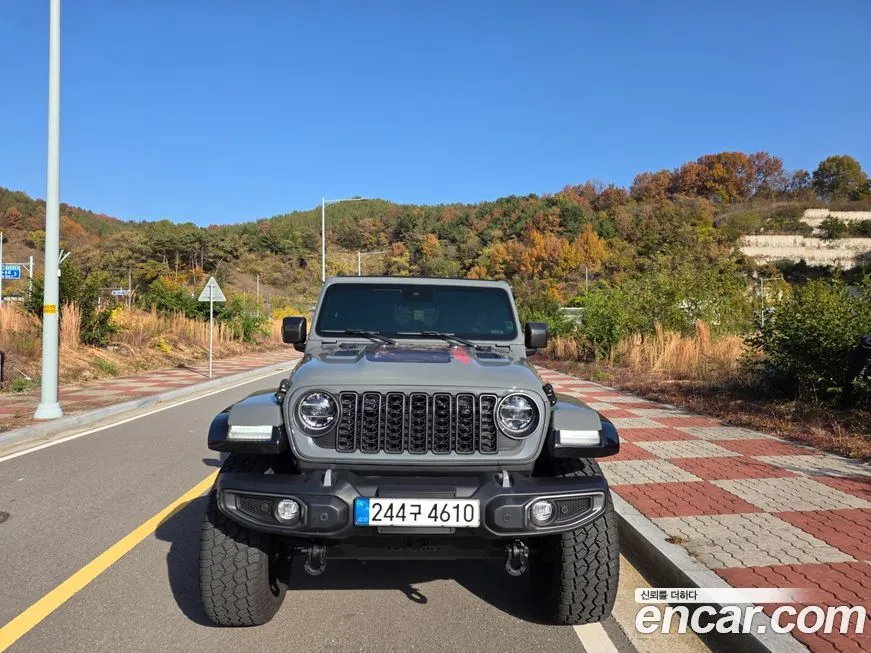 Jeep Wrangler — фото 1