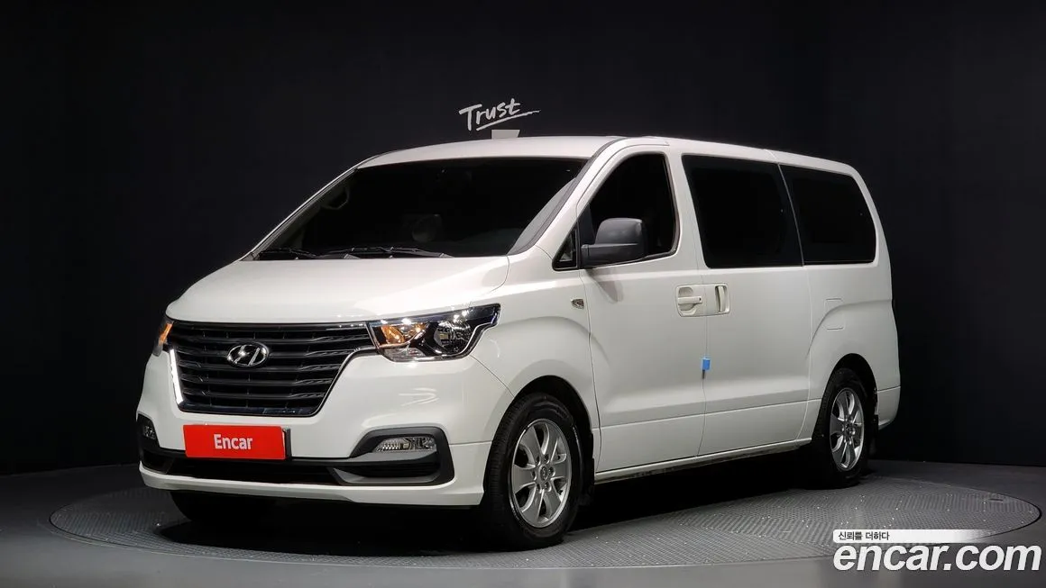 Hyundai Starex — фото 1