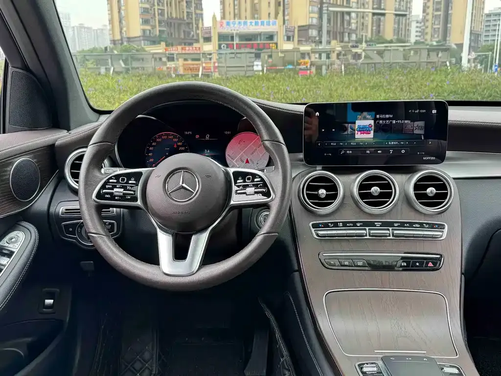 Mercedes-Benz GLC — фото 9