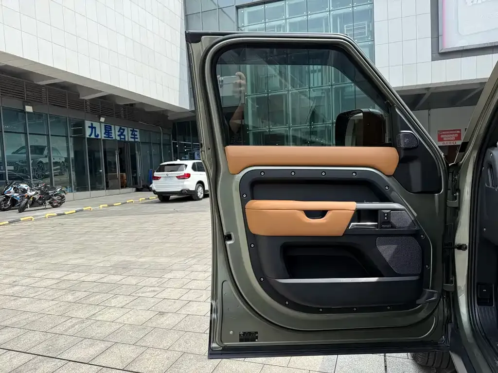 Land Rover Defender — фото 4