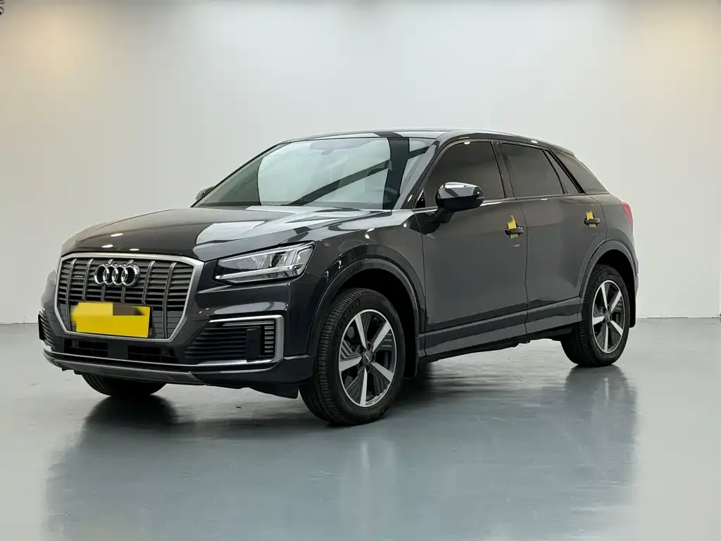 Audi Q2L e-tron — фото 1