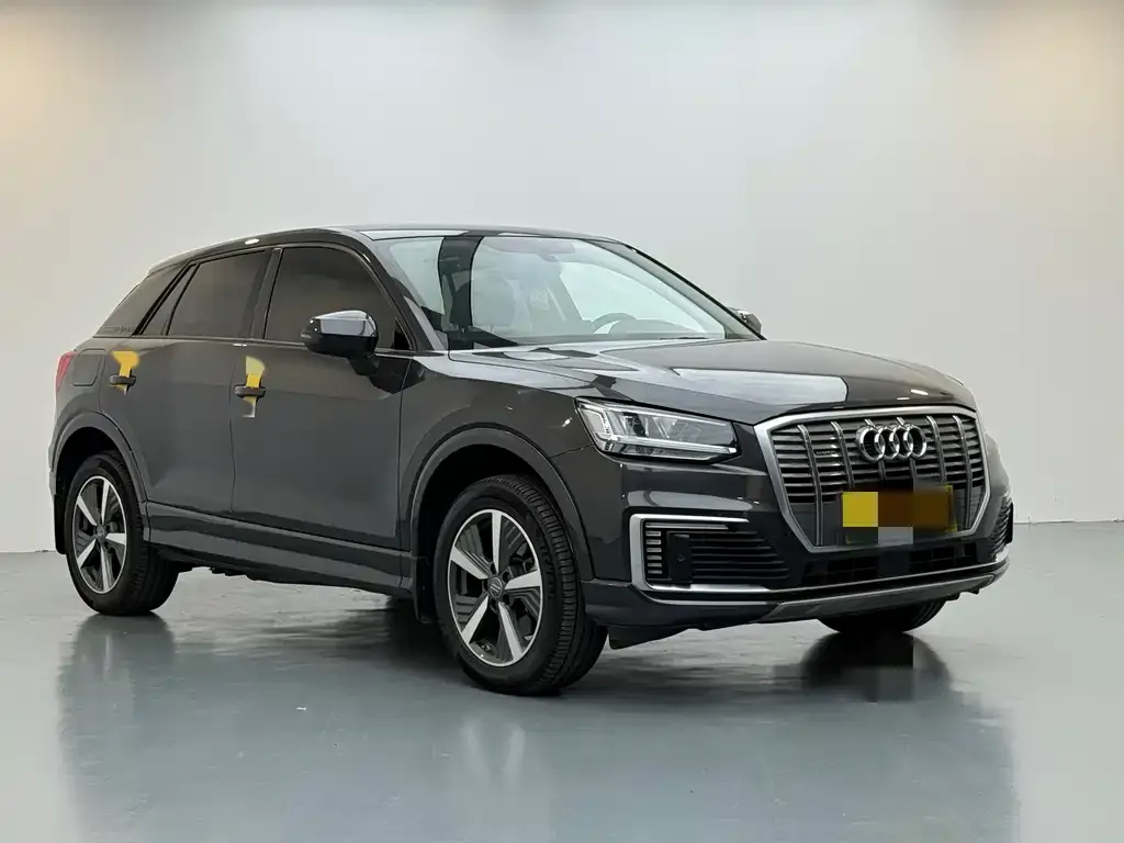 Audi Q2L e-tron — фото 3