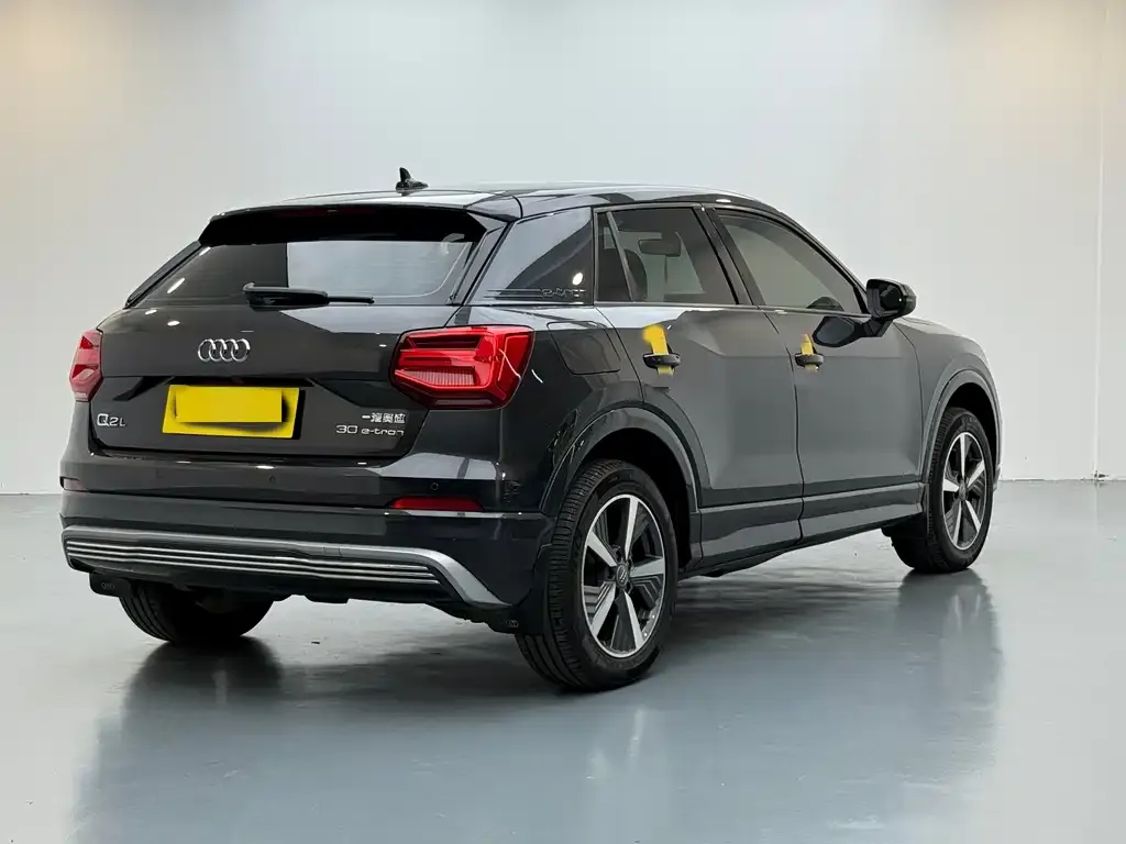 Audi Q2L e-tron — фото 7
