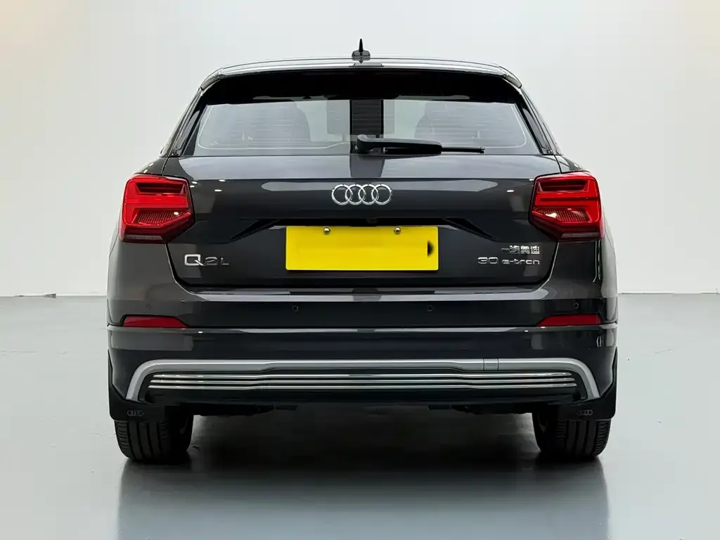 Audi Q2L e-tron — фото 8