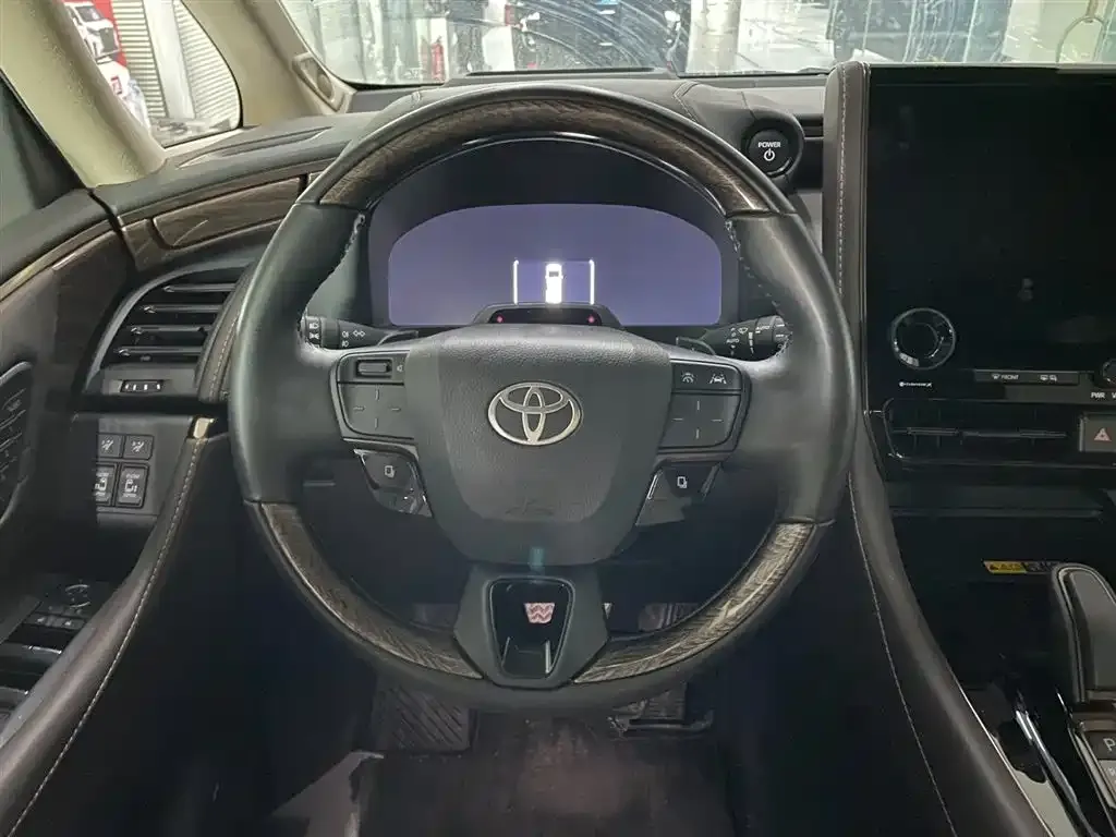Toyota Alphard — фото 10