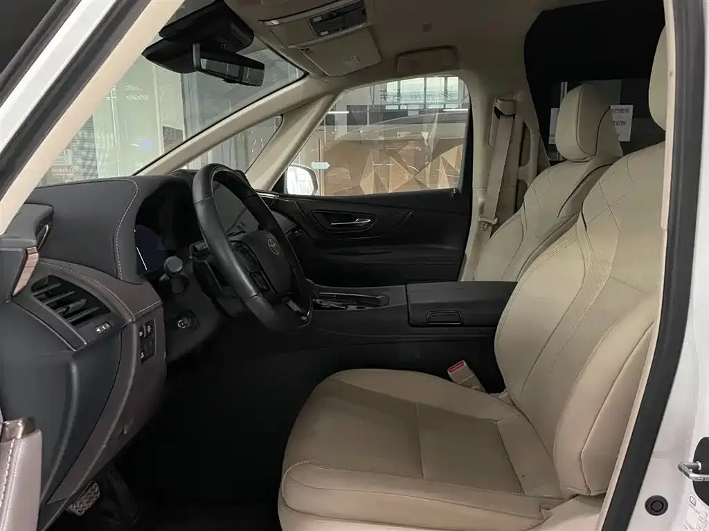 Toyota Alphard — фото 8