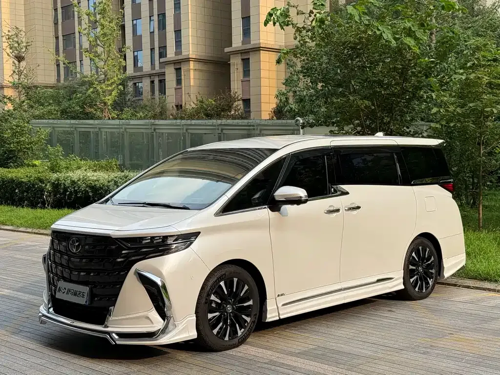 Toyota Alphard — фото 2