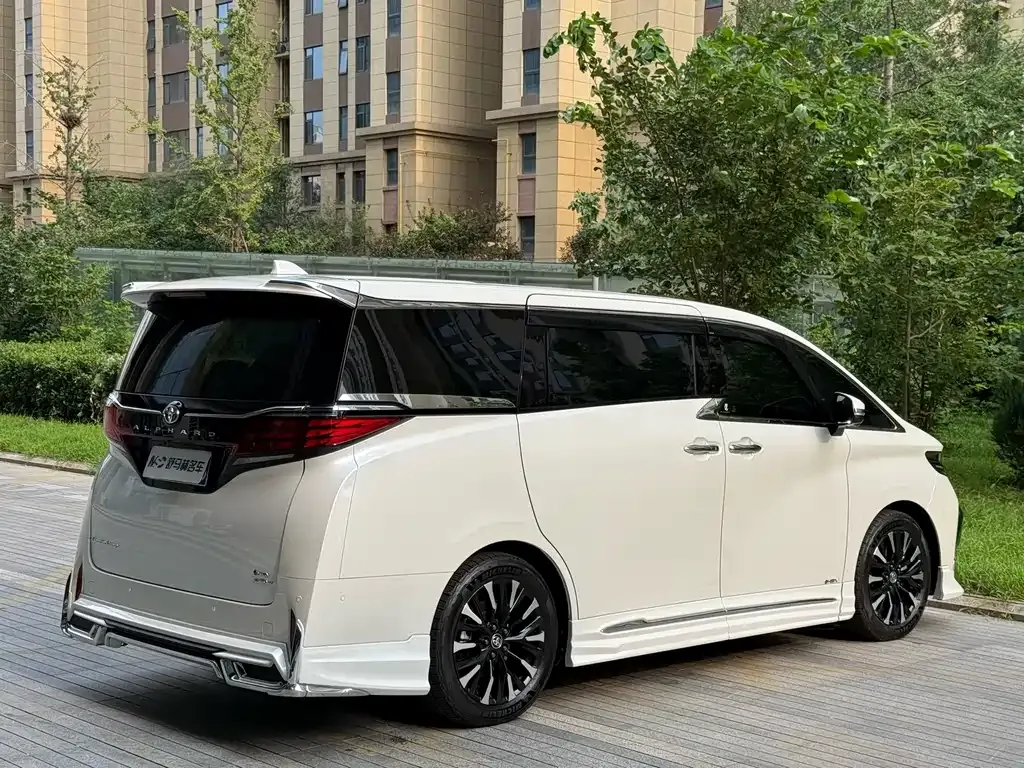 Toyota Alphard — фото 5