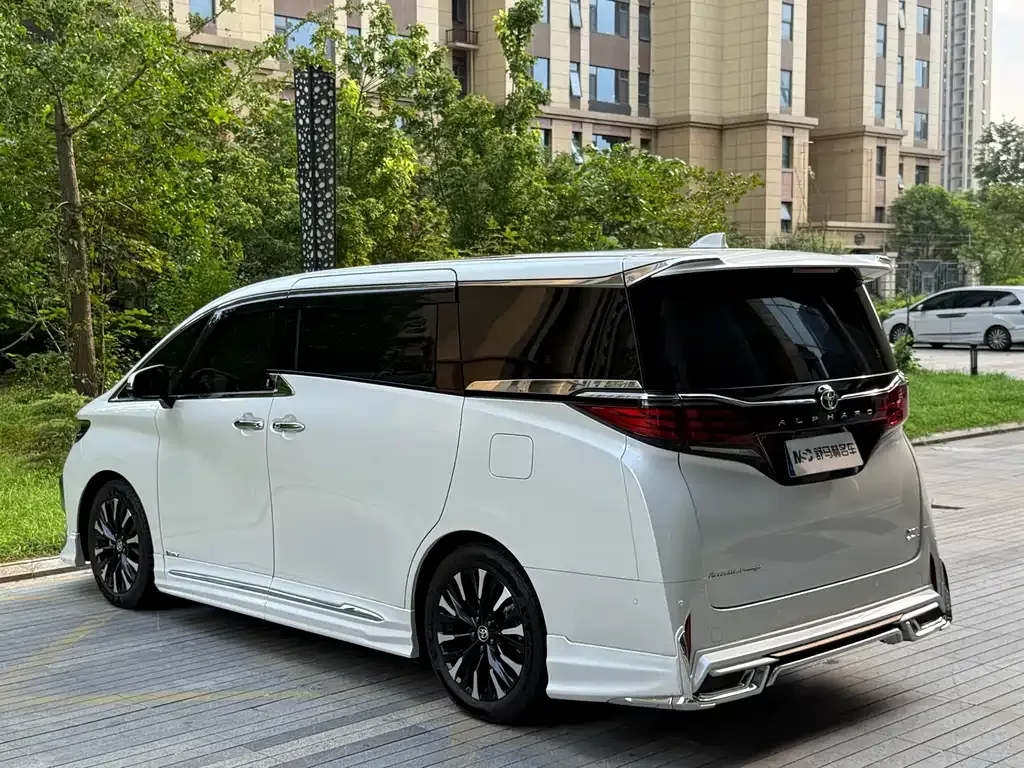 Toyota Alphard — фото 7