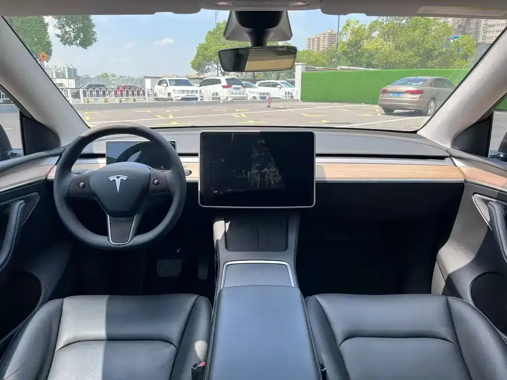 Tesla Model Y — фото 5
