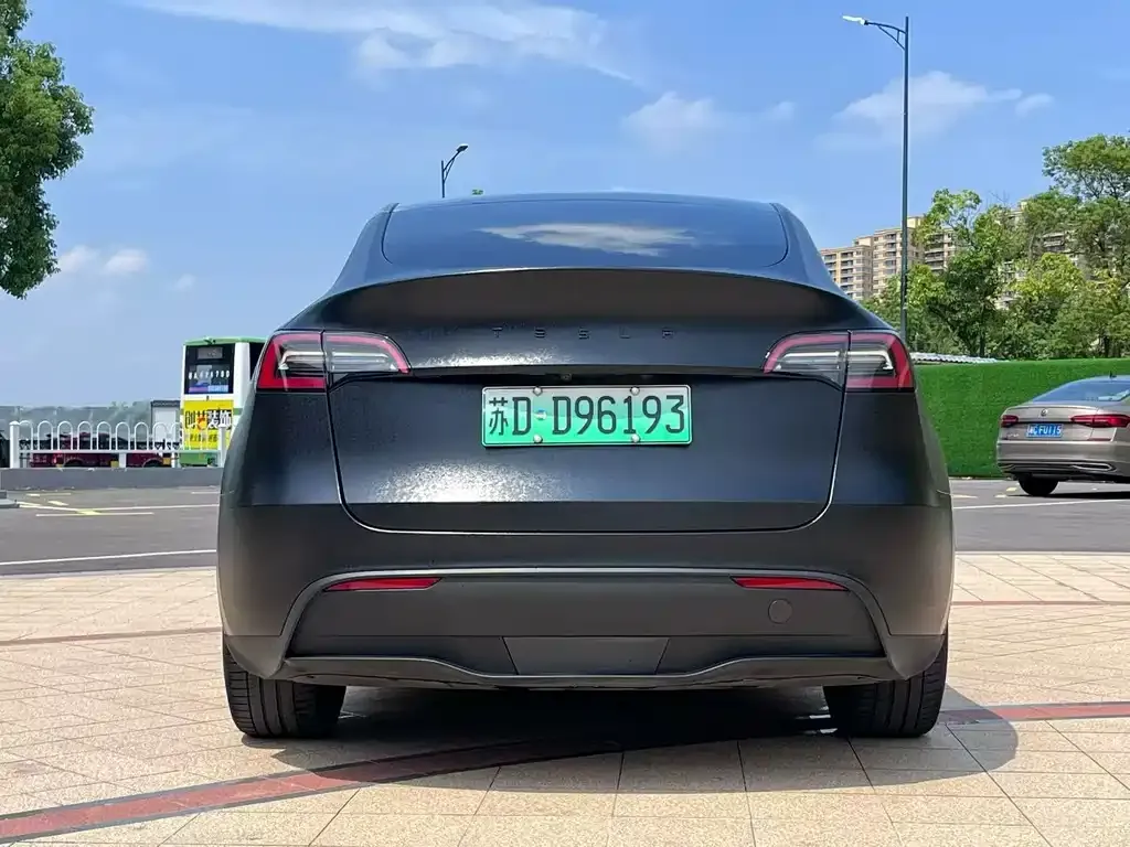 Tesla Model Y — фото 8