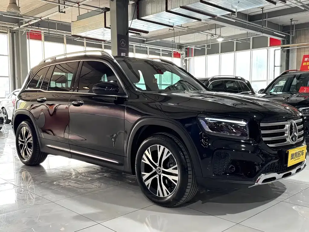 Mercedes-Benz GLB — фото 1