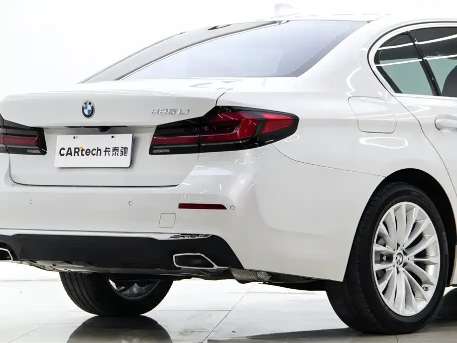 BMW 5 Series — фото 8