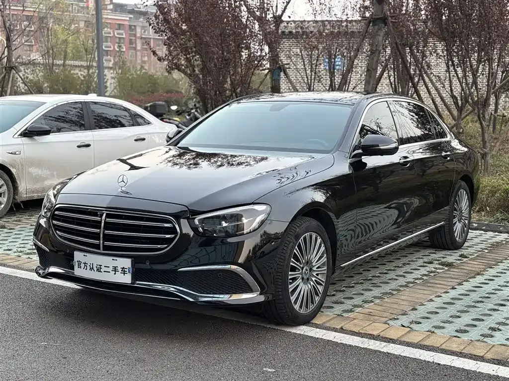 Mercedes-Benz E-Class — фото 1