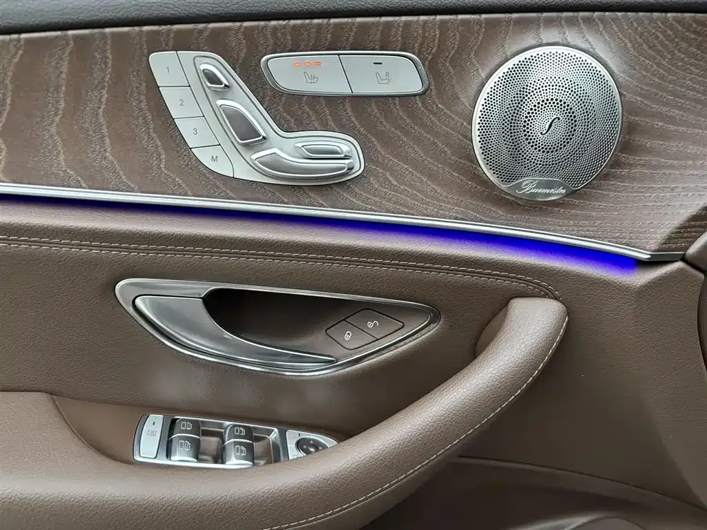 Mercedes-Benz E-Class — фото 10