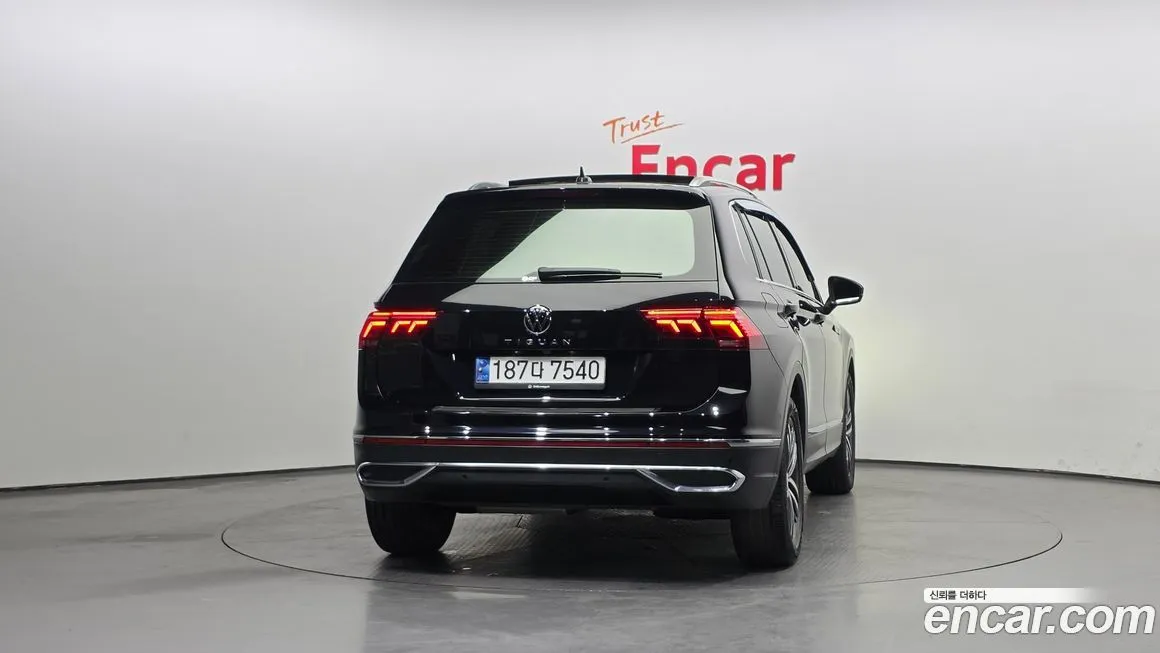 Volkswagen Tiguan — фото 4