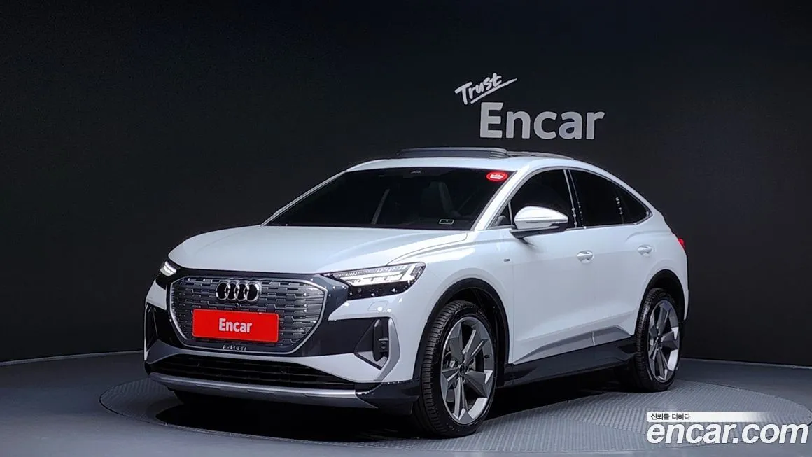 Audi Q4 e-tron — фото 1