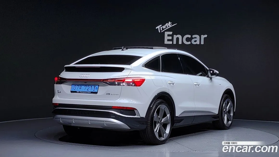 Audi Q4 e-tron — фото 2