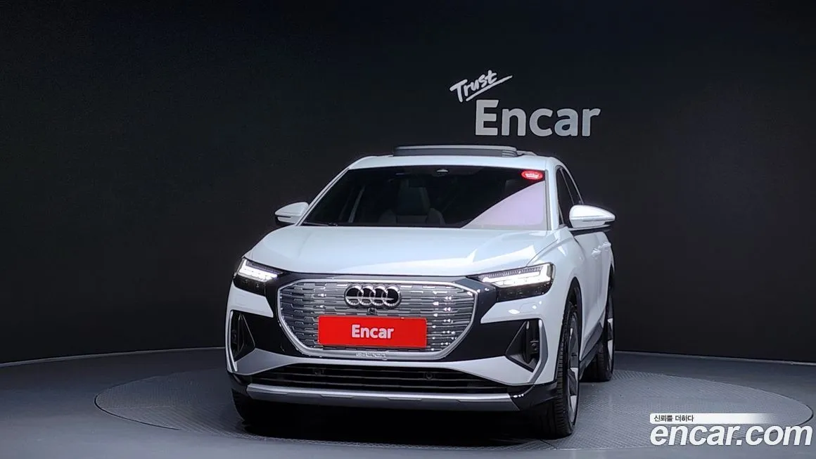 Audi Q4 e-tron — фото 3