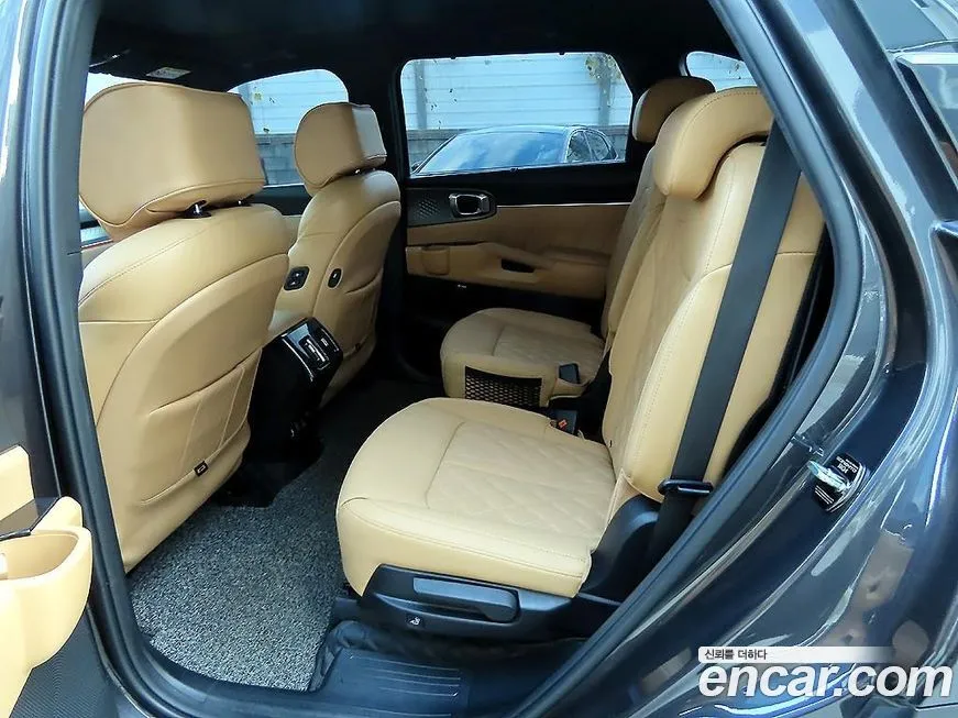 Kia Sorento — фото 6