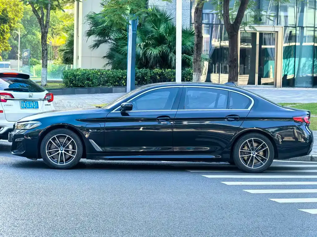 BMW 5 Series New Energy — фото 7