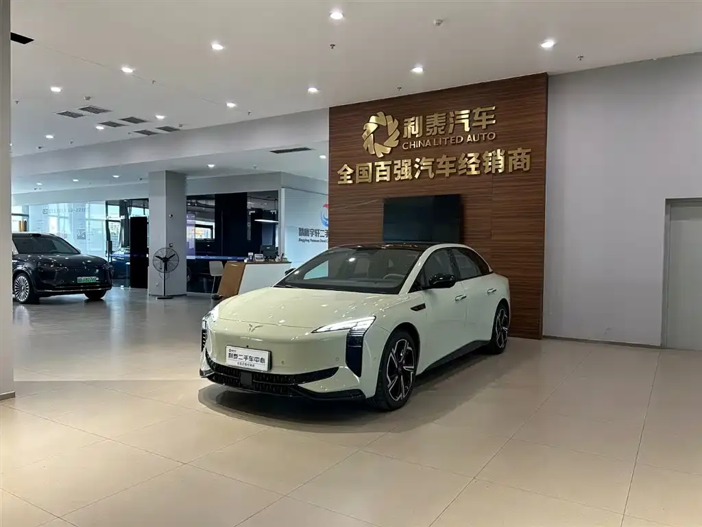 Hongqi EH7 — фото 1