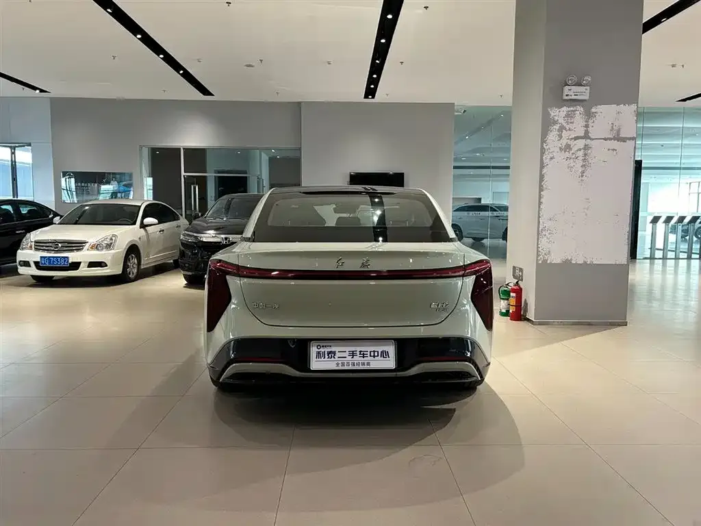 Hongqi EH7 — фото 6