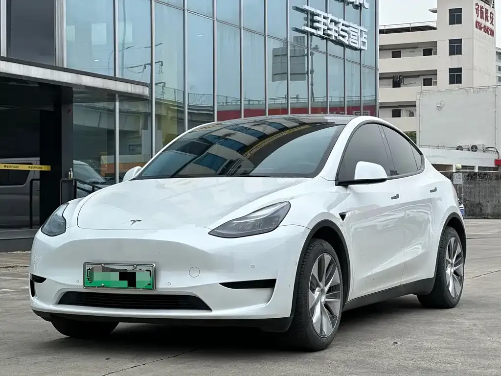 Tesla Model Y — фото 7